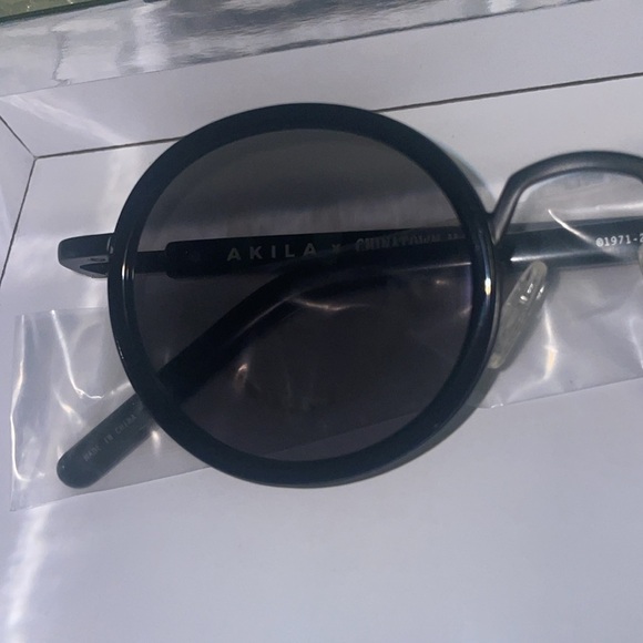 Akila Chinatown Black Round Smiley Sunglasses - Picture 6 of 7